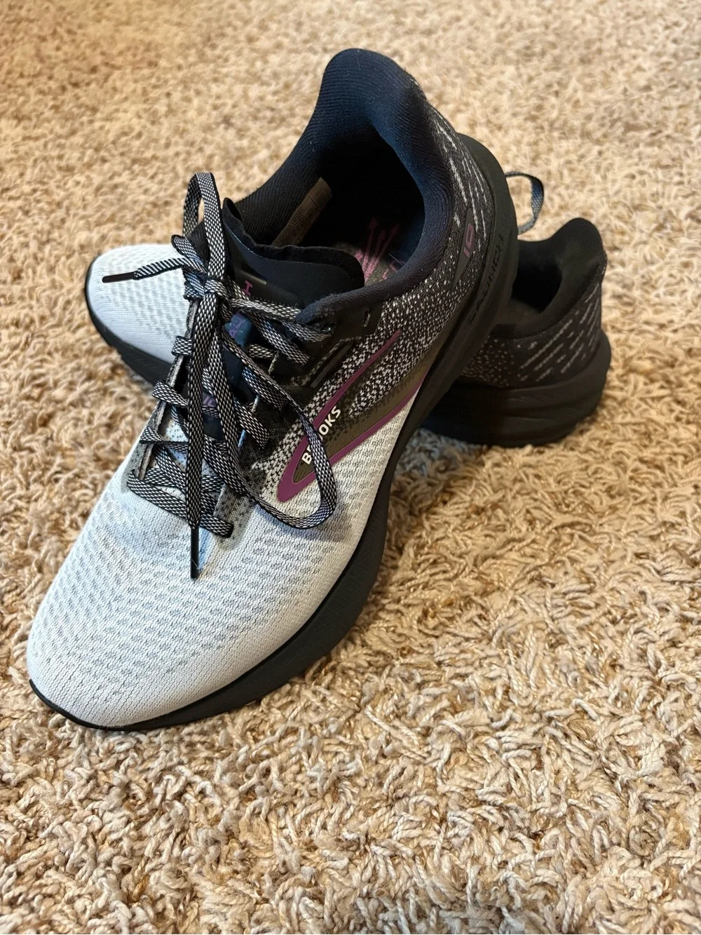 Brooks Launch 10 Running Shoes in Black Violet Women’s size 8